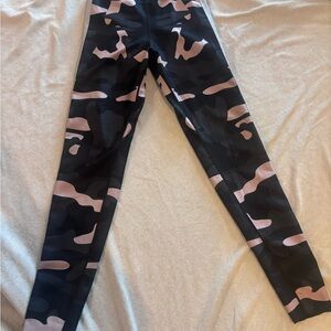 Ultracore athletic leggings. Womens medium. Pink and black camo.